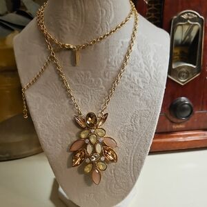 Elegant Gold and Pink Necklace